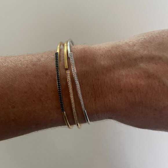 Three thin gold and silver cuff bracelets - Picture 1 of 6